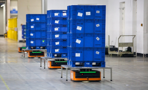 海康威视仓储机器人驶入汽配行业 工厂“智慧”多一点，矿山机械效率升一阶